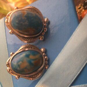 Pierced tourquise earrings